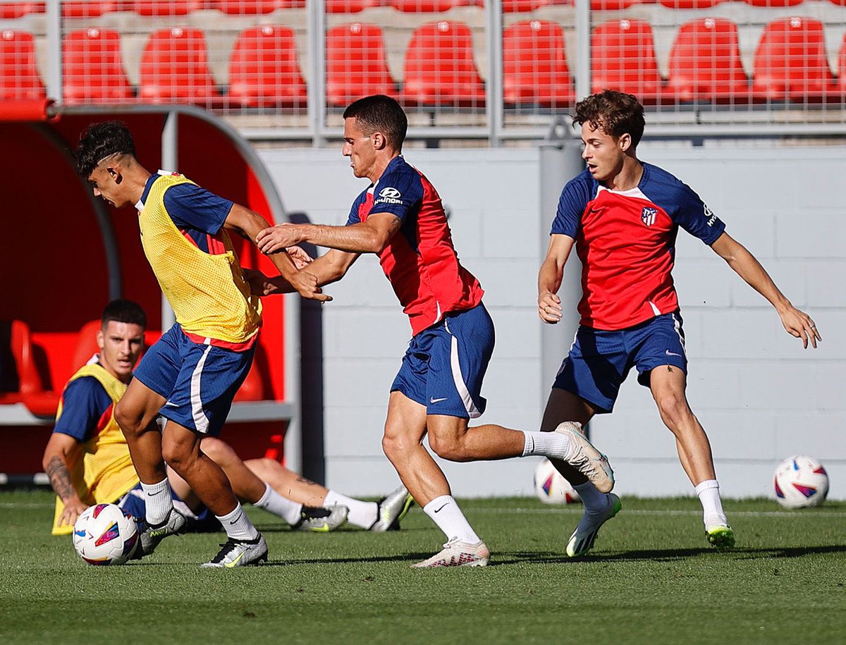 EstebanSaancho's tweet photo. Seguimos quemando etapas y luchando por un sueño 🔴⚪️
@luuquee7 @Atleti @canteratletica
#nuncadejesdecreer
#Atleti
#Ikerluque https://t.co/zDN2ZXrOYg