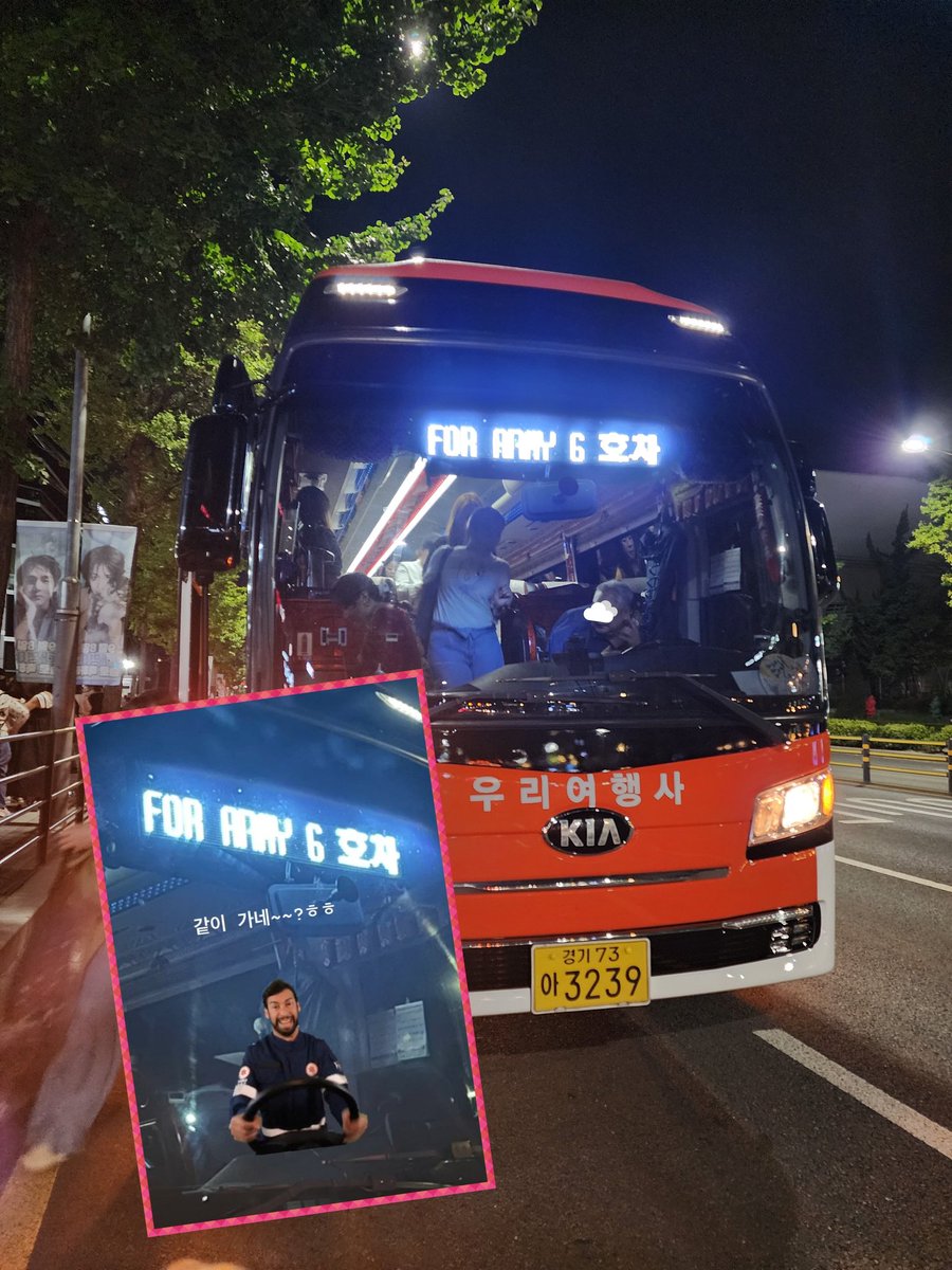 y3vivi's tweet photo. SBS人気歌謡サノクに行きました😘
当選するなんて〰️急いで飛行機✈️とり渡韓。妖精か天使👼のような美しいテヒョンさんでした。テテのInstagramにUPしてあったバスは、私が乗ったARMY 🚌6号車だった⤴️感動✌️ソンムルは宝物です💖空港でジョングクにも会えました(追いかけてません)
#Vサノク 
#VSBS https://t.co/fNFR1Nt05c