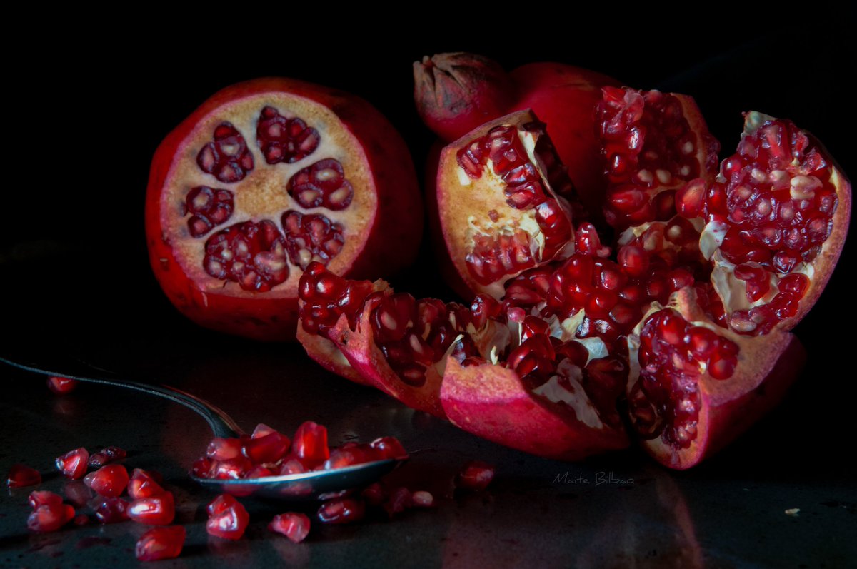 Rubies

#hacerfotos #photography #foodphotography #pomegranate #granadas #PhotoMode #photographe #fruit #lovephotography #stilllifephotography #darkphotography #HealthyFood