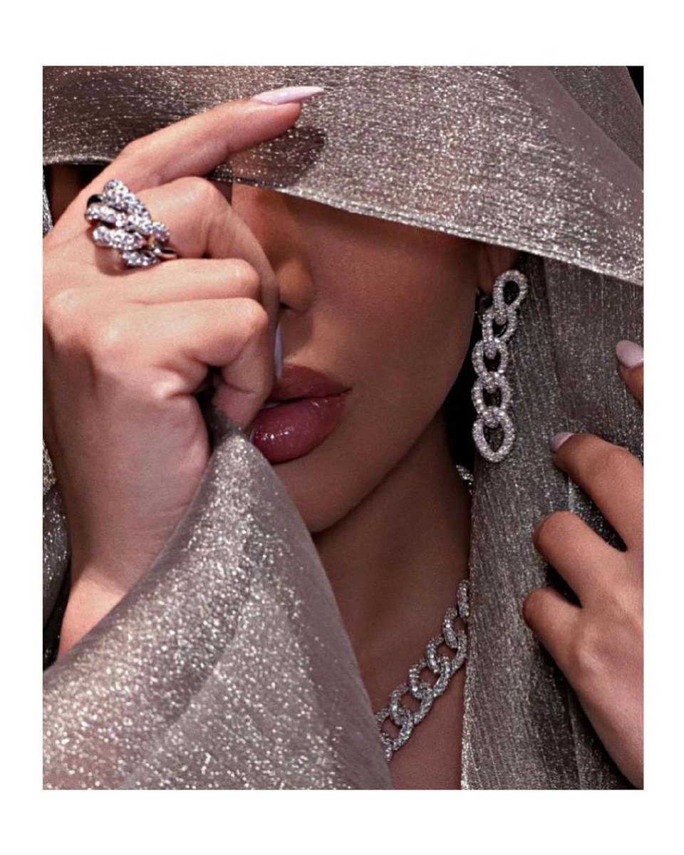 ياسارقة فزات قلبي يا كم ودي اضمّك💛🫂
:
:
:
مساء الخير 🍰