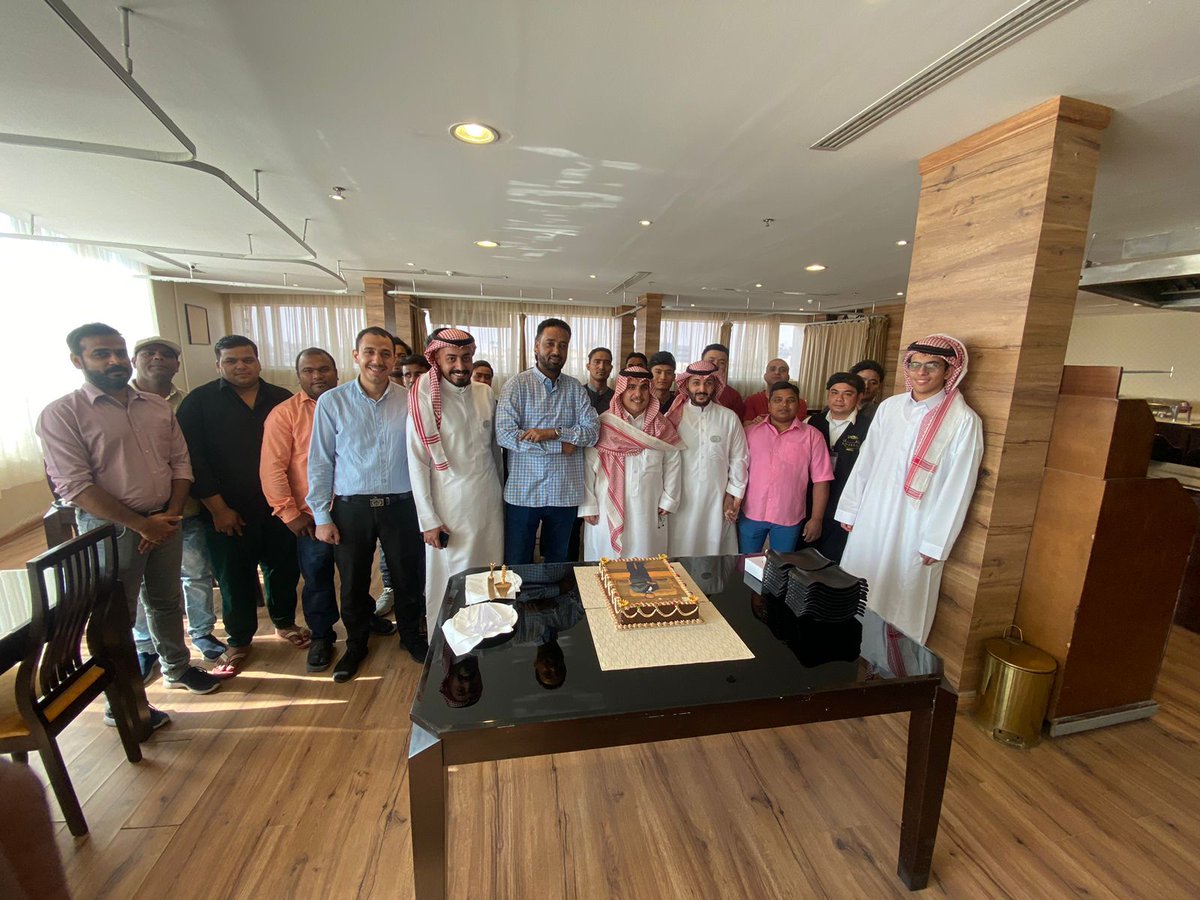 rollinshotel's tweet photo. احتفل فريق فندق رولنز بزواج الزميل محمد عبدالحميد الحاج  حفل احاط به أحبابه وأصدقاءه ونرجو من الله أن يرزقه الذرية الصالحة وأن ينعم بالسعادة والصحة والعافية 🌹🎉 https://t.co/U3PiVBt5sN
