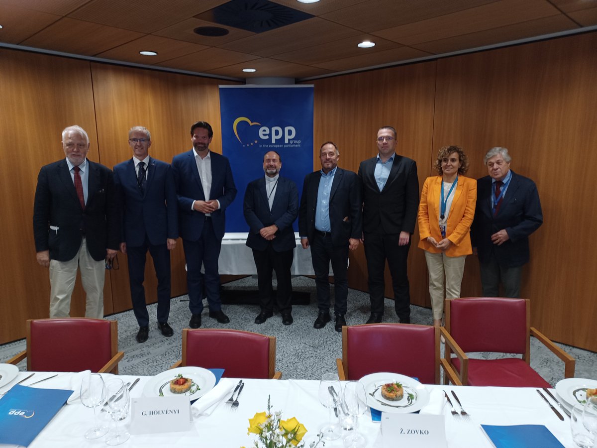 AgardiAtilla's tweet photo. Discussing the impact of enlargement, migration, demography, artificial intelligence, climate issues and democracy on religious communities. https://t.co/N8J3reMH1E