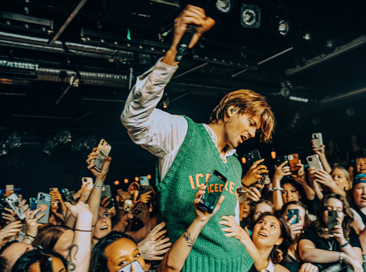 oneruel's tweet photo. forgot how much i loved this place, thank you stockholm x

photos by @lindaflorin https://t.co/7YCXJV7yT2