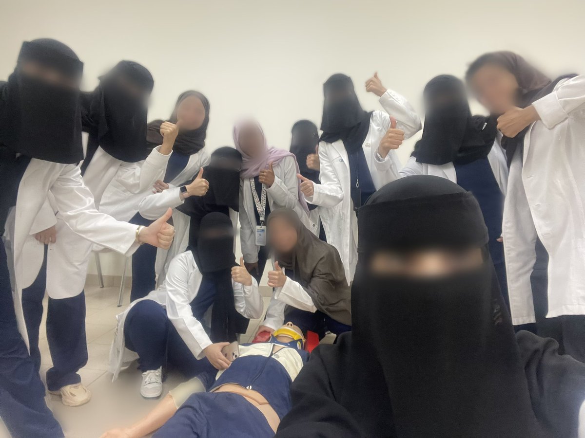 _ilvq's tweet photo. The first day of practical 🚑. #EMS444 https://t.co/mRXWsfw8n4