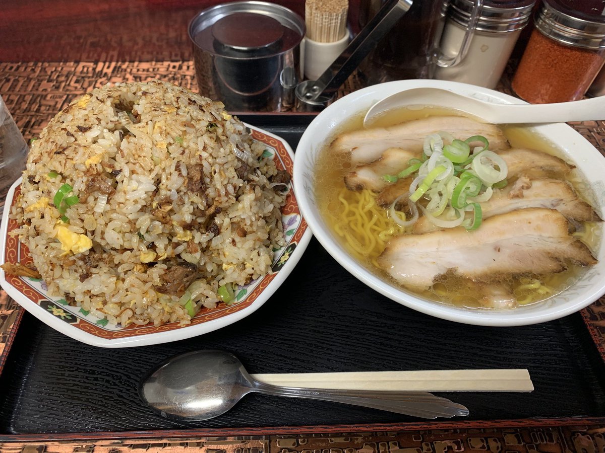 sakkurusan's tweet photo. チャーハンにスープという名のラーメンがついてくるでおなじみ、こく一番ですが。
完食を繰り返し、マスターに存在をマークされると明らかに量が増えてくるので気をつけよう https://t.co/d5M7ibXRdm