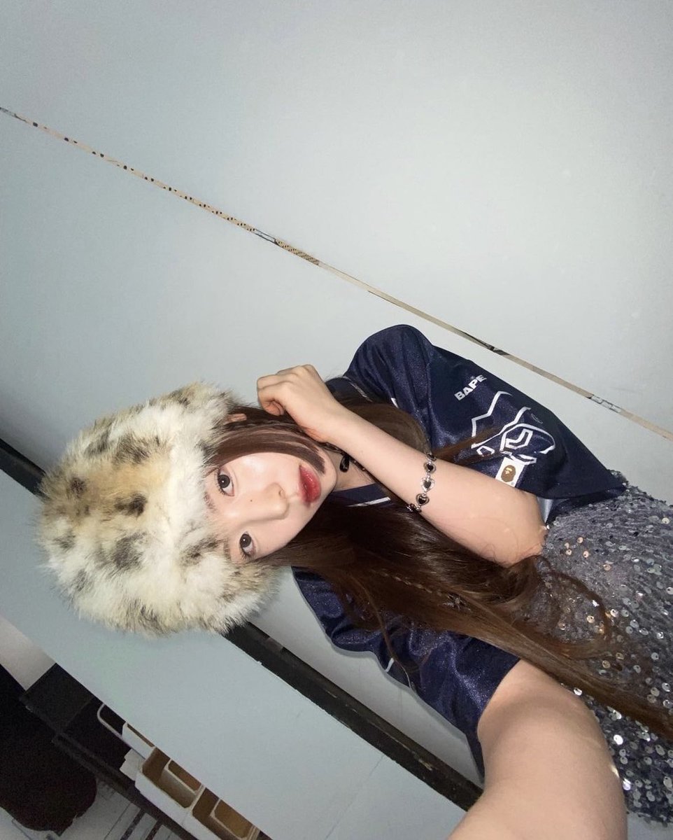 WithUNiziU27's tweet photo. ふわふわ帽にこの可愛いさはエグすぎるよ
写メの撮り方も上手すぎてプロ級だよ🥹🥹🥹💜💜💜💜💜
#NiziU 
#MAYA
#miny https://t.co/c5mInE3RQR