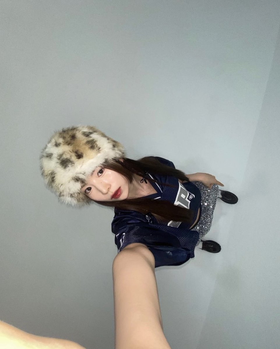 WithUNiziU27's tweet photo. ふわふわ帽にこの可愛いさはエグすぎるよ
写メの撮り方も上手すぎてプロ級だよ🥹🥹🥹💜💜💜💜💜
#NiziU 
#MAYA
#miny https://t.co/c5mInE3RQR