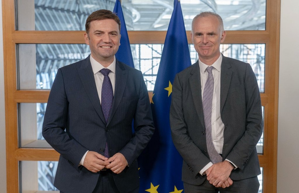 Bujar_O's tweet photo. 🤝 Productive meeting w/ Simon Mordue @EuMordue @eucopresident.
🔵 #BledPledge sets the stage for enlargement by 2030 ⏩ readiness for new #EU MS & motivating domestic reforms.
🟡 #EU needs to deliver tangible benefits to 🇲🇰's citizens ⏩ #MoreIntegrationBeforeMembership https://t.co/911vSZy8Qv
