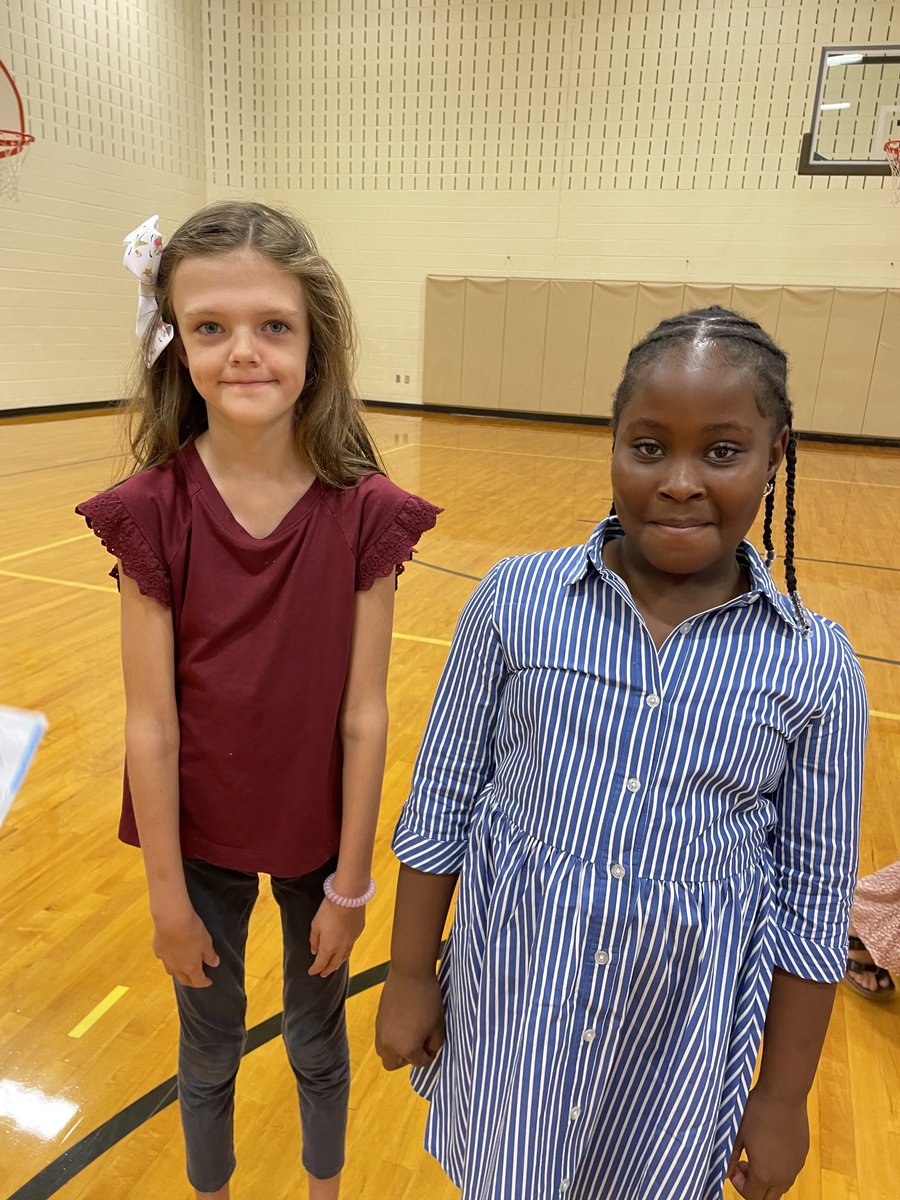 AkronElem's tweet photo. All smiles for picture day at Akron Elementary! ⁦@GoMounts⁩ https://t.co/mHKy05RCmk
