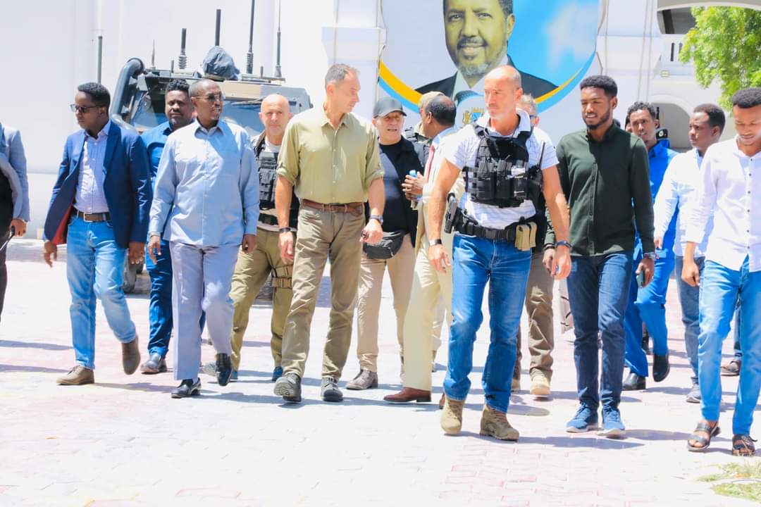 Halane30's tweet photo. Dhulkii dhawaan lagu ijaafeeyay qoyska madaxweyne @HassanSMohamud oo ugu dambeyn si rasmi ah loogu wareejiyay safaaradda Talyaaniga.

Meshaan oo lagu magacaabo 𝘾𝙖𝙨𝙖 𝙄𝙩𝙖𝙡𝙞𝙖 waxaa laga dhisi doonaa safaarada cusub ee talyaaniga ! https://t.co/VQoW4EtBR1