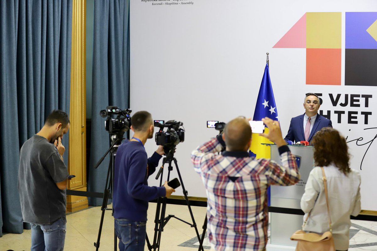 besnik_tahiri's tweet image. The #AAK Parliamentary Group will call an extraordinary session/debate, to address the ‘collaps of state administration’ in 🇽🇰. The AAK Coucus will give the arguments why the salary coefficient should be raised to 129 &amp;amp; present the wrong classification at #stateadministration.