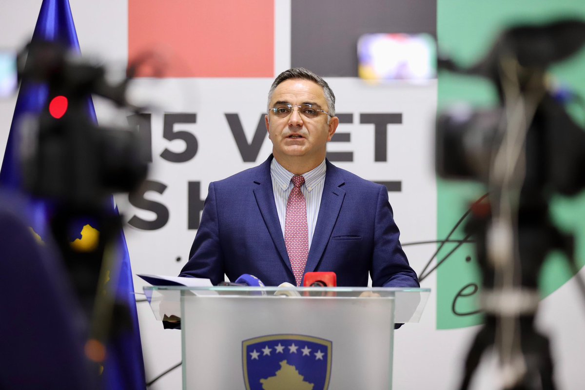 besnik_tahiri's tweet image. The #AAK Parliamentary Group will call an extraordinary session/debate, to address the ‘collaps of state administration’ in 🇽🇰. The AAK Coucus will give the arguments why the salary coefficient should be raised to 129 &amp;amp; present the wrong classification at #stateadministration.