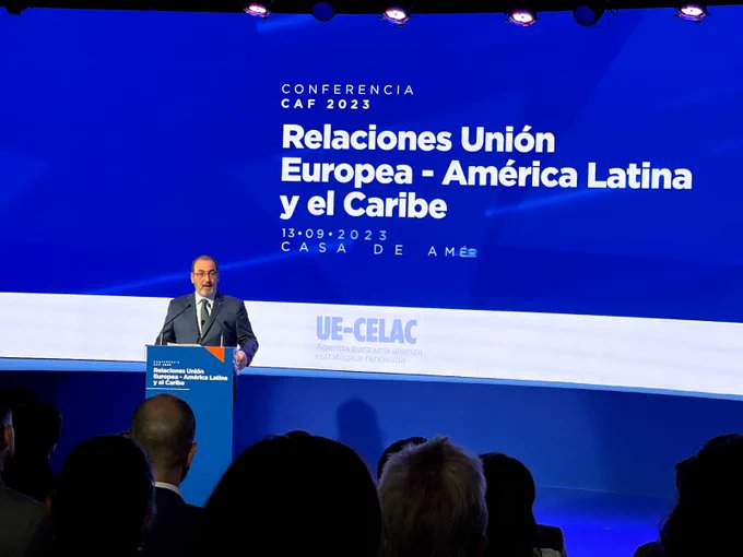 MichMuschett's tweet photo. Es clave alinear el crecimiento que promovemos con el desarrollo que aspiramos. Debemos apostar a crear políticas públicas que refuercen simultáneamente el impacto en múltiples #ODS.

Un honor participar en la conferencia de @AgendaCAF: Unión Europea y América Latina y el Caribe. https://t.co/Y6ZgcFu161