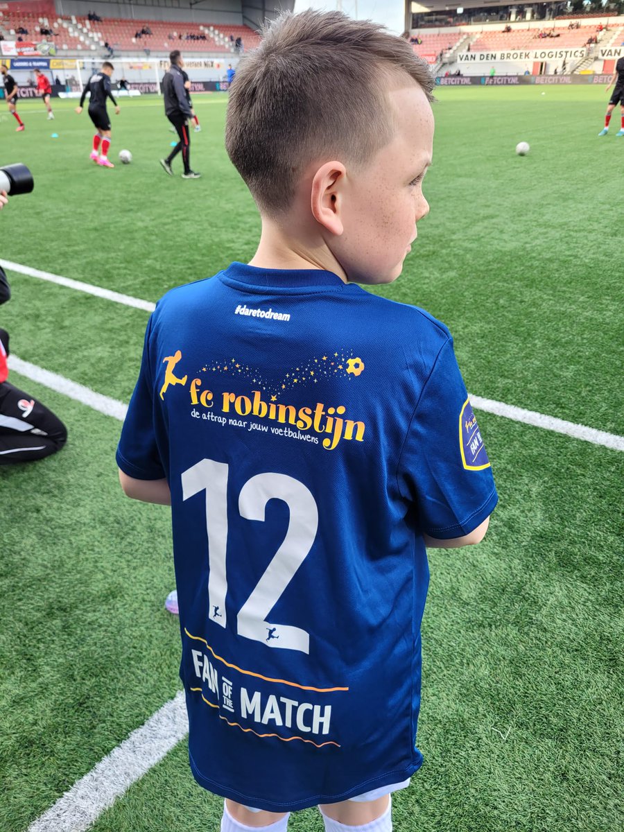 Helmond Sport 🤝 FC Robinstijn

Dit seizoen gaan wij weer samen met FC Robinstijn kinderen tussen de 4 en 14 jaar een magische avond bezorgen. Ken je iemand die een extra steuntje in de rug kan gebruiken?

Mail naar Jean-Pierre@fcrobinstijn.nl of kijk op fcrobinstijn.nl/fan-of-the-mat…