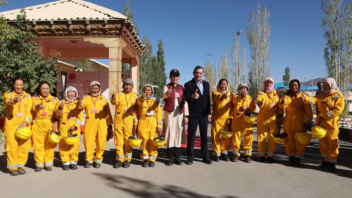 ChairmanIOCL's tweet photo. Thrilled to visit our Leh Bottling Plant, the world's highest LPG facility perched at a staggering 11,800 feet.  A remarkable 71% of the team running the plant are women, and the plant is sustainably powered by a 200 kW Solar Power Plant. Even in extreme conditions from -30°C to +25°C, this dedicated team supplies 1,000+ Indane LPG cylinders daily, ensuring every kitchen in Ladakh and our valiant Army at Siachen are well served. A truly vivid illustration of IndianOil's value of #NationFirst, it stands as a beacon of resilience, solar-powered innovation, and gender inclusivity.

Kudos to our passionate energy soldiers and our extended family of channel partners who embody IndianOil’s mantra of ‘in every heart, in every part’. 
Truly Proud to be an #IOCian!

#PehleIndianPhirOil
#EnergyOfIndia