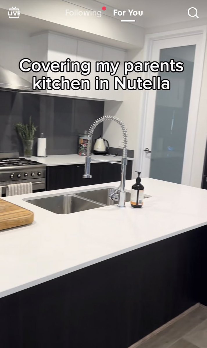 NoContextHumans's tweet image. 