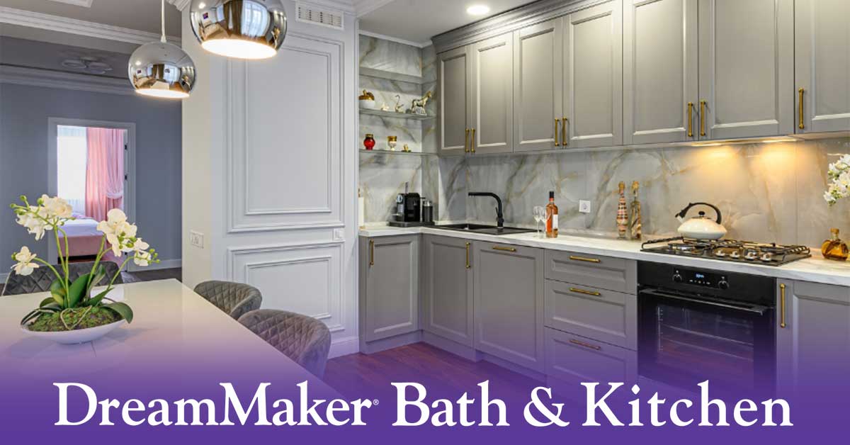 DreamMakerRI's tweet image. If you love no-frills elegance that harmoniously blends traditional and modern elements, a #transitionalkitchen might be just what you're looking for. Start a conversation with #DreamMaker; let's make your #dreamkitchen happen! tinyurl.com/2p99te22