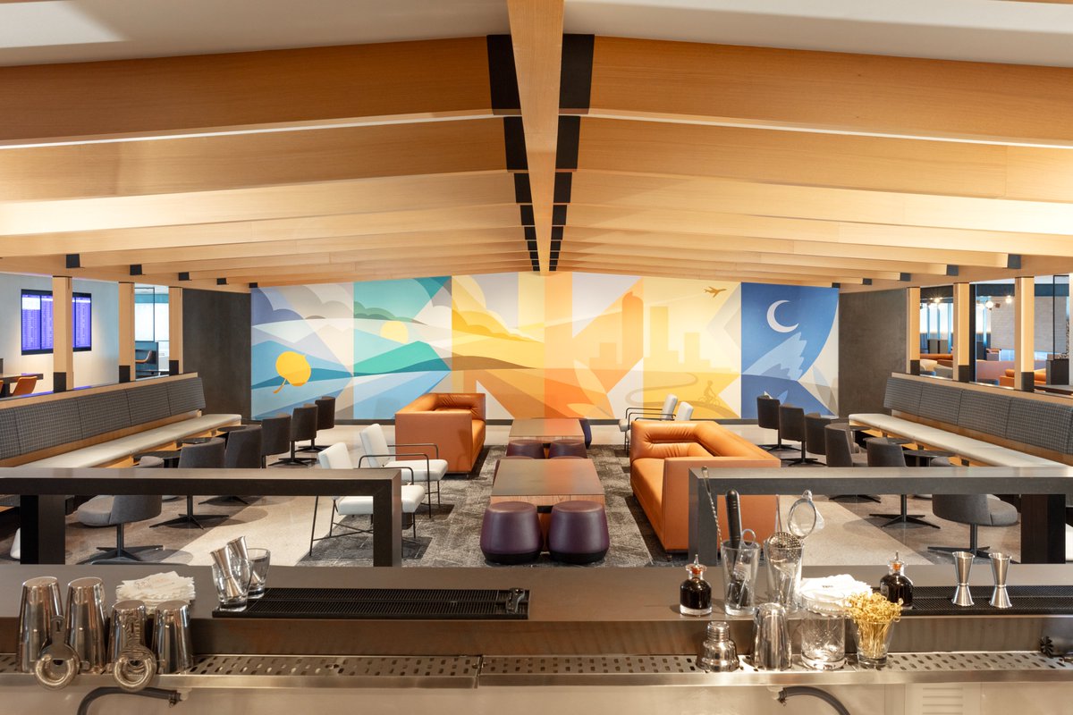 Major news for @United flyers... the airline just opened its largest club ever in Denver! ⭐️35k square feet ⭐️3 levels, 600+ seats ⭐️Special brewery-inspired bar ⭐️Gorgeous design It's been years in the making, but I'm so excited to check out this revamped B-East club.