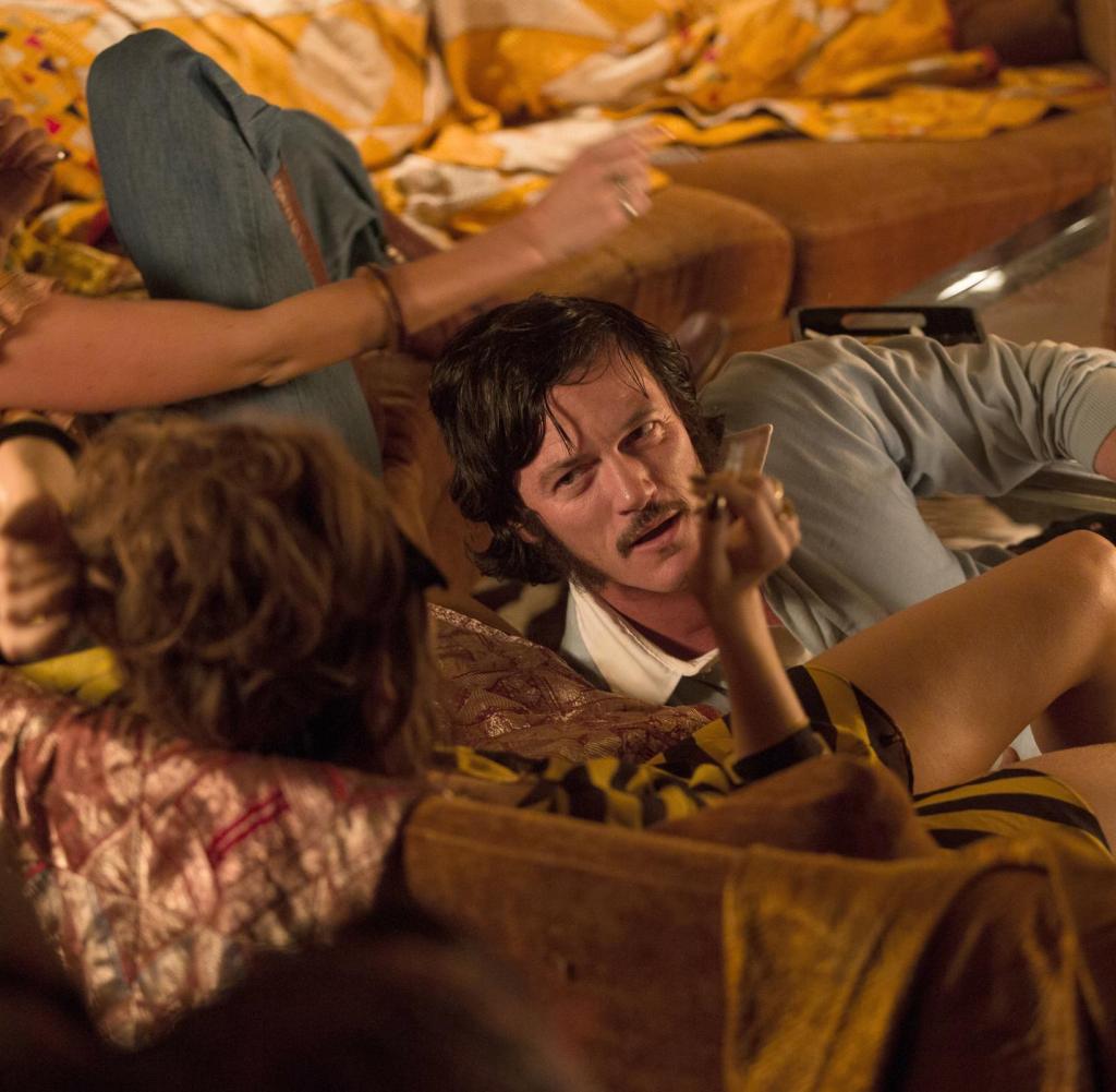 #Openingthearchives another beautiful costume has just been added from <a href="/HighRise_movie/">High-Rise</a> .. This time a beautiful blue rugby top with white collar worn by the wonderful #LukeEvans as Wilder as seen in the beautiful still from #BenWheatley's movie. 

ebay.co.uk/itm/1347013195…