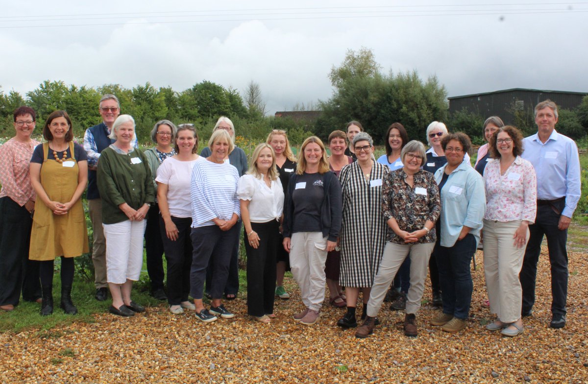 Fantastic workshop discussing sustainability in the cut-flower sector. Thanks to @organicblooms for hosting. Much progress made towards identifying key principles of sustainable flower growing and floristry. @AngelaCoulton @fgflowers @JillLTimms @Flowers_ft_Farm @CBiS_CovUni