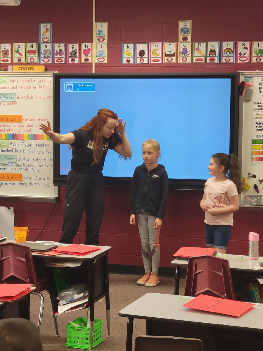 gccsadvanced's tweet photo. #kyshakespeare working with RES 2nd graders https://t.co/u9s0v7qyji