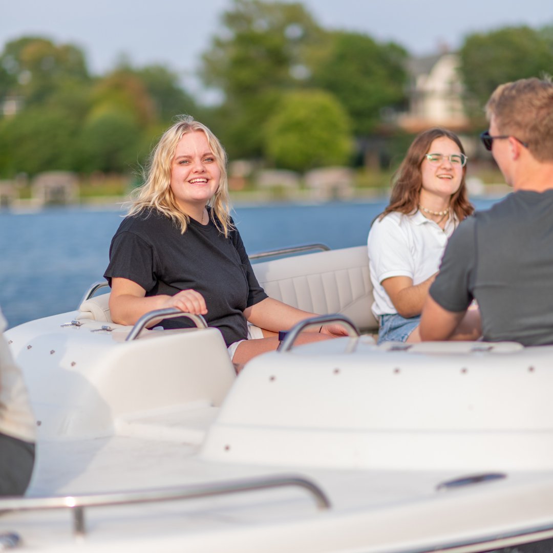 gracecollege's tweet photo. Warsaw and Winona Lake have a lot to offer, no matter your interests! From shopping to water sports and everything in between, you can find it here. https://t.co/HheLUOLs4b
#WinonaLake #WarsawIndiana #LifeByTheLake #clearlykc https://t.co/qZk6mt4bgb