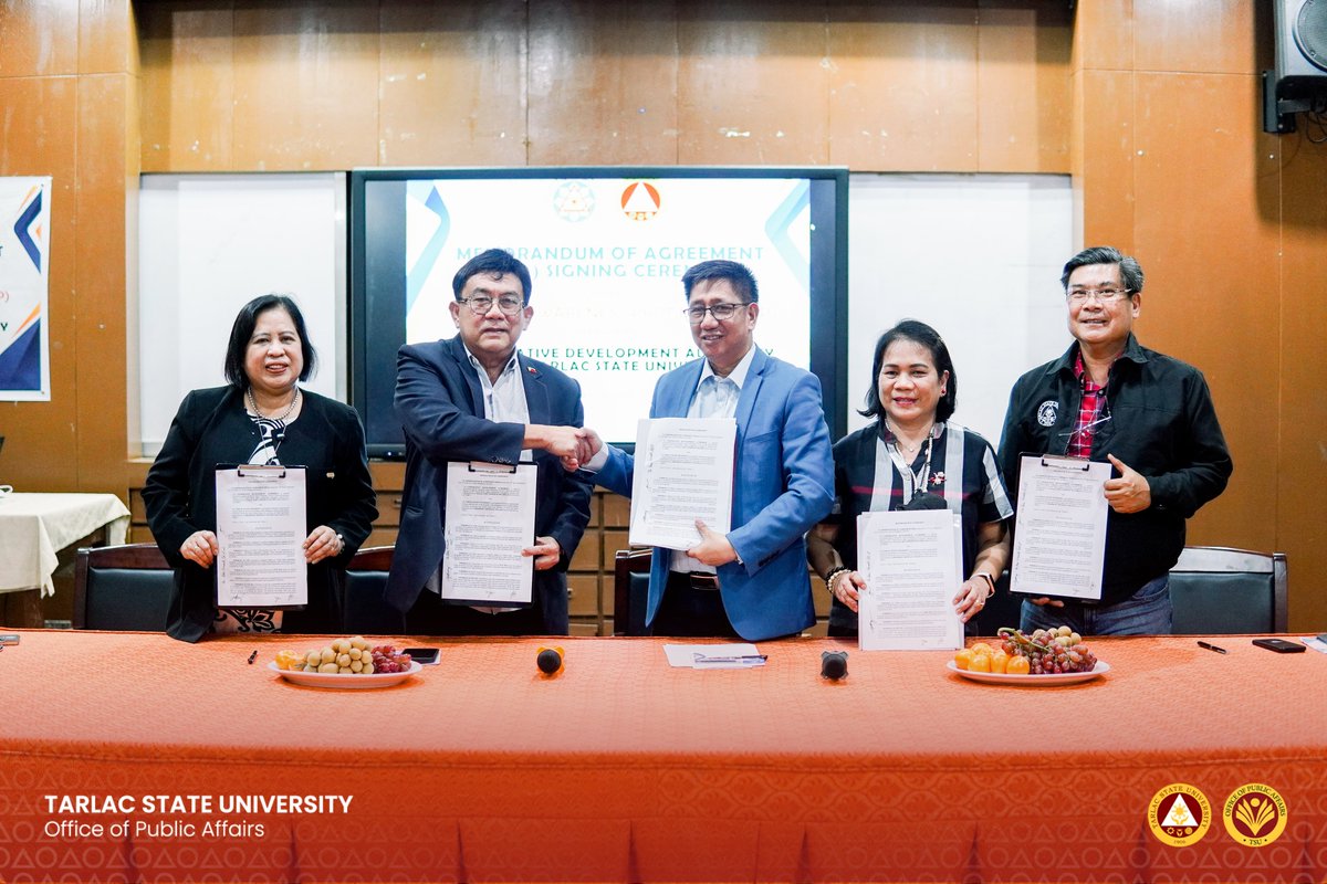 TarlacStateU's tweet photo. Tarlac State University and the Cooperative Development Authority (CDA) sealed a memorandum of agreement for the implementation of the CDA Laws Awareness Program (CLAP) this afternoon (September 13) at the TSU Main AVR.  

Read more: https://t.co/oeHEcW3yee

#TSUpartnerships2023 https://t.co/l8mRKZ6rCG