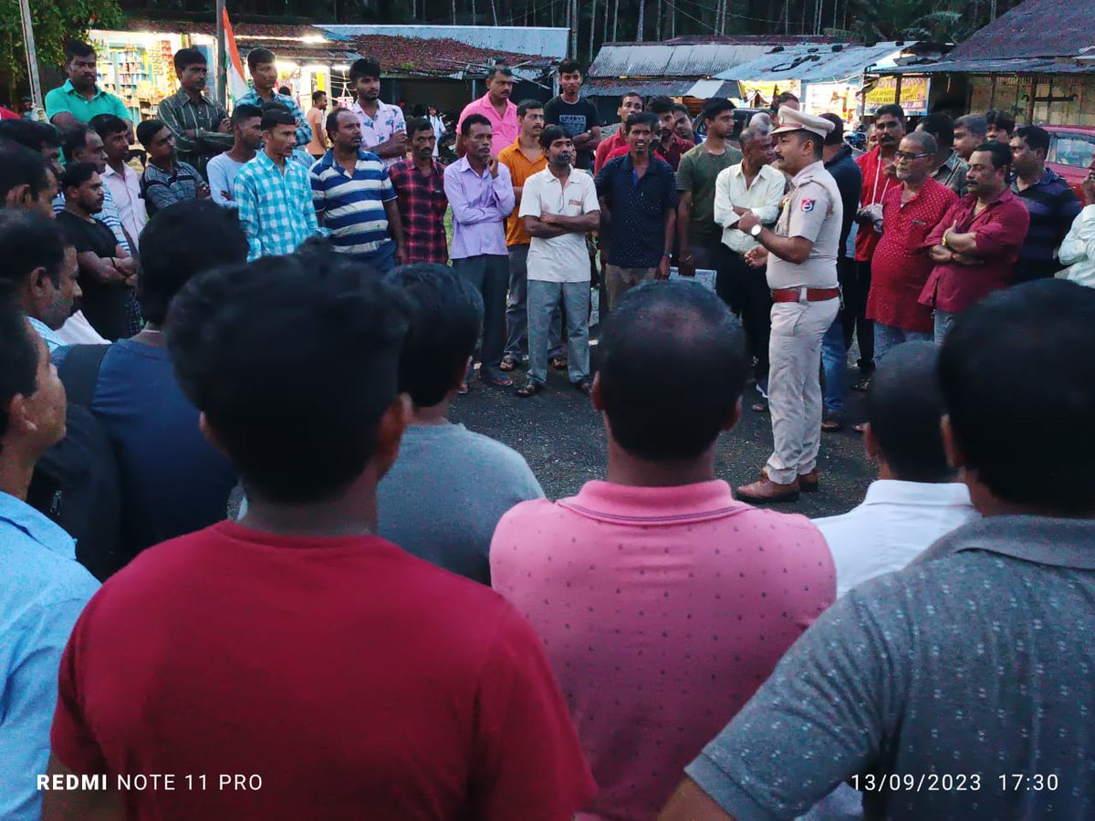 SP_SouthAndaman's tweet photo. 🔐 Kudos to OP RK Pur in Little Andaman for taking the first step in preventing cybercrime. Their recent awareness program in VK Pur Market is a commendable effort. Knowledge is power! Let's stay vigilant and promote online safety. 💻 #PreventCyberCrime #SouthAndamanPolice https://t.co/6TpBX744iv