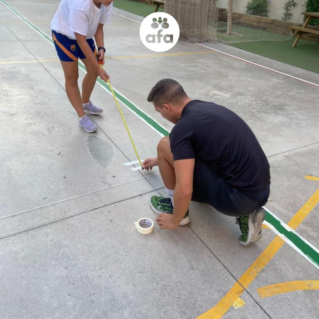 AfaFedacSantAnd's tweet photo. Comencen les extraescolars a FEDAC i introduïm Volei 🏐
🧐 Us heu fixat com ha quedat marcada la pista?
Gràcies al @CEFABRAICOATS que, de manera desinteressada, ha pintat les línies del camp.
Avui dimecres, estrena de l'extraescolar!

@FEDACSantAndreu
#TotsSomAFA #extraescolars https://t.co/Wqny1II9LF