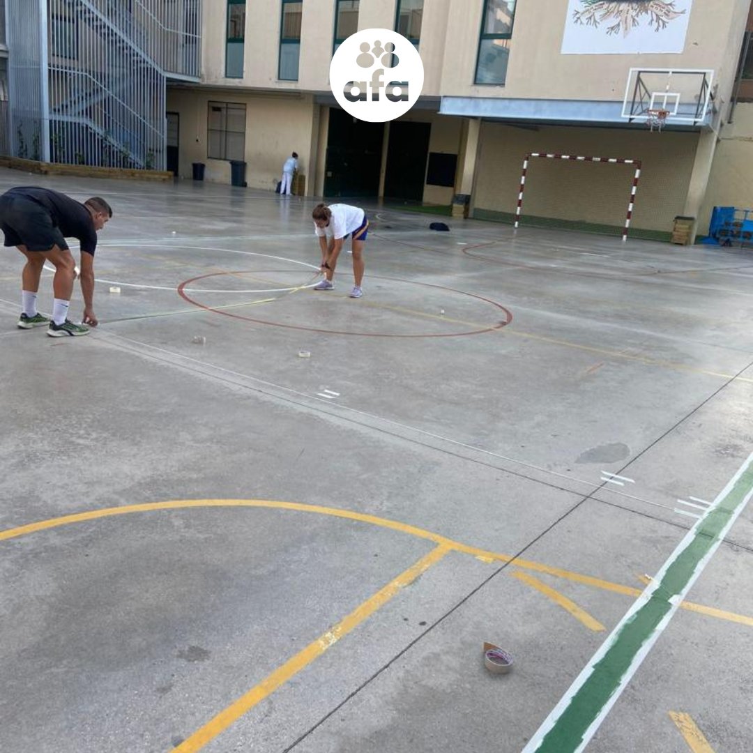 AfaFedacSantAnd's tweet photo. Comencen les extraescolars a FEDAC i introduïm Volei 🏐
🧐 Us heu fixat com ha quedat marcada la pista?
Gràcies al @CEFABRAICOATS que, de manera desinteressada, ha pintat les línies del camp.
Avui dimecres, estrena de l'extraescolar!

@FEDACSantAndreu
#TotsSomAFA #extraescolars https://t.co/Wqny1II9LF