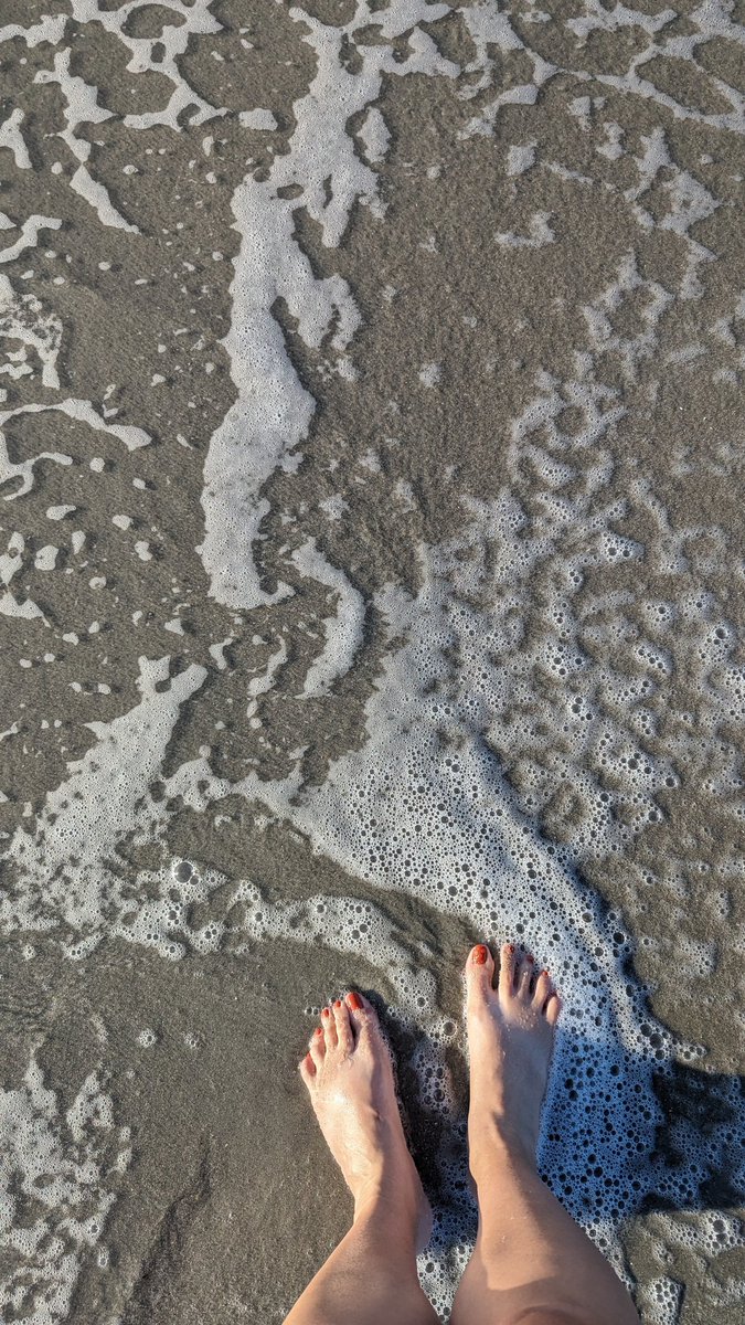 Feet in the #AtlanticOcean. 

#happytoes #travel 

@MyMyrtleBeach