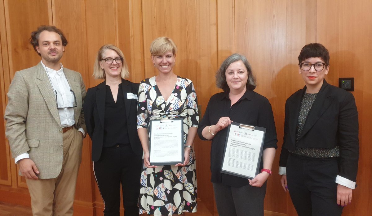 SUPERRR @superrr@social.tchncs.de (@superrrnetwork) on Twitter photo Zusammen mit anderen Organisationen der digitalen Zivilgesellschaft haben wir den #GlobalDigitalCompact kommentiert und unsere Position beim <a href="/IGFGermany/">IGF Deutschland</a>
an <a href="/AuswaertigesAmt/">Auswärtiges Amt</a> @bmdv übergeben.
Mehr zu lesen hier ➡️
upload.wikimedia.org/wikipedia/comm… Zusammen mit anderen Organisationen der digitalen Zivilgesellschaft haben wir den #GlobalDigitalCompact kommentiert und unsere Position beim <a href="/IGFGermany/">IGF Deutschland</a>
an <a href="/AuswaertigesAmt/">Auswärtiges Amt</a> @bmdv übergeben.
Mehr zu lesen hier ➡️
upload.wikimedia.org/wikipedia/comm…