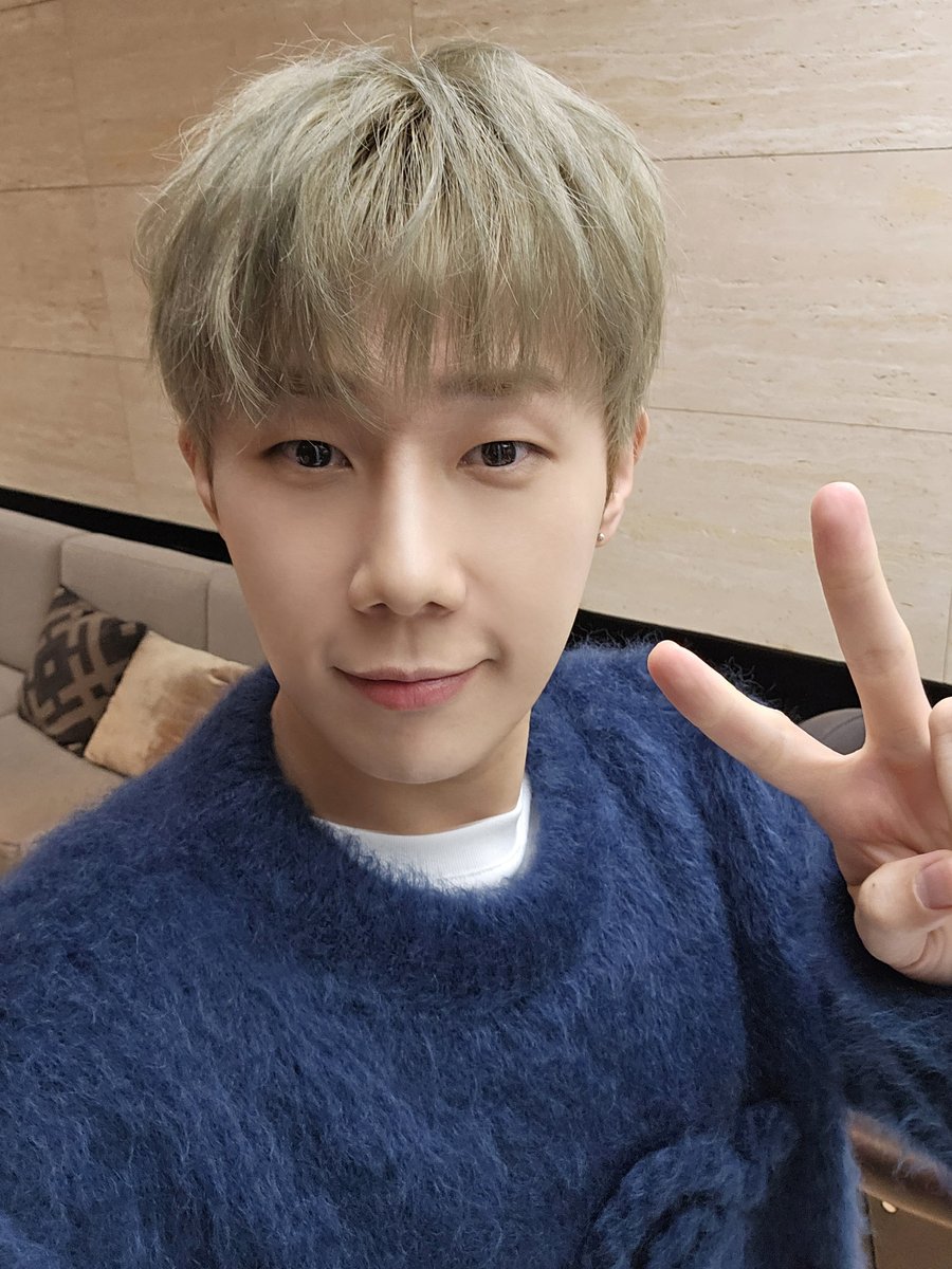 [📺] 잠시 후, 오후 11시 10분 MBC '나 혼자 산다'가 방송됩니다.
　
성규의 일상을 만날 수 있는 시간!
이번 주 내내 오늘만을 기다렸다...😍
　
#KimSungKyu #김성규
#2023_SS_Collection #Small_Talk
#MBC #나혼자산다