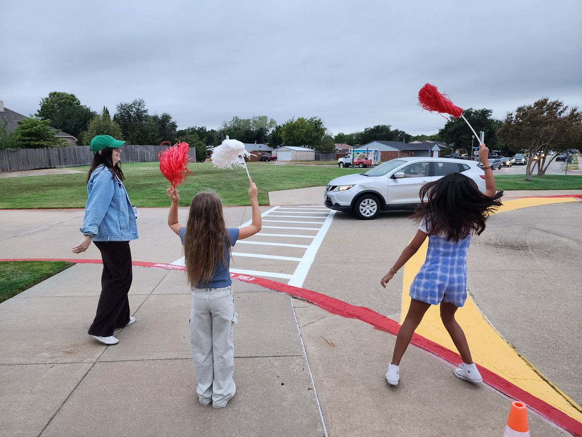 JMooretx's tweet image. Our KAs with the BIG morning energy getting us all pumped for the day! 💙💙 @lisdbekind #LisdBekind #betheone #OneLisd