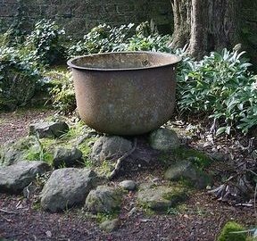 ProfsFelicia's tweet image. Tidak lama setelahnya terlihat tiba-tiba sang kucing berubah menjadi sebuah kuali yang mirip dengan tempat meramu potion.

"Nah begitu contohnya nak, paham kan nak? @eadmirable"

Felicia kembali mengalihkan atensi kepada muridnya.