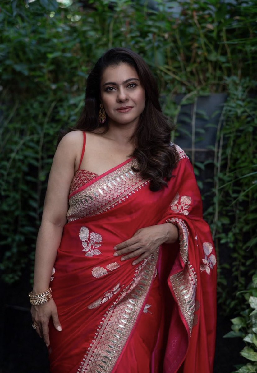 Take1_tamil's tweet photo. Ever Beautiful #Kajol 💟 https://t.co/tT9ewkQvdA