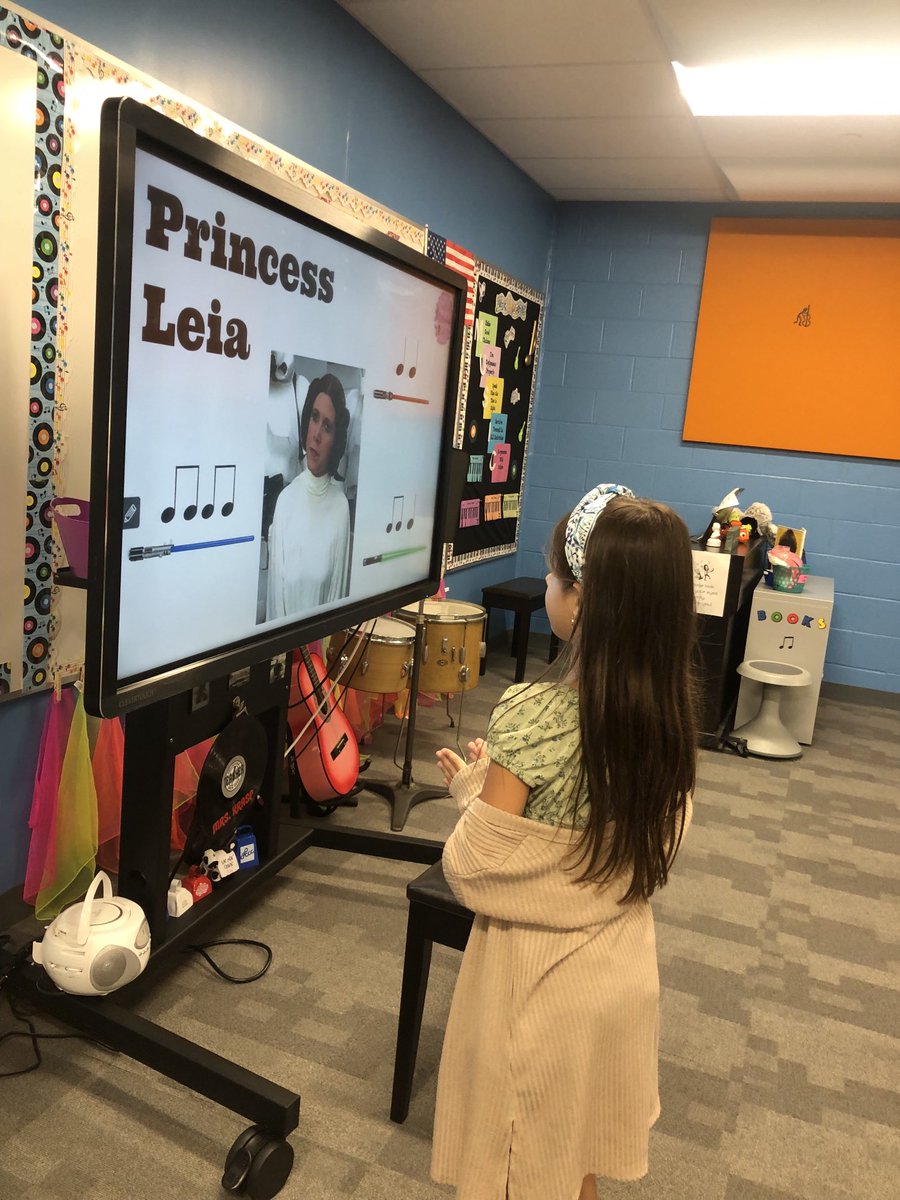 MrsKrase's tweet photo. The force is strong with Mrs. DelVecchio’s third grade students. https://t.co/wRqL08wv9s