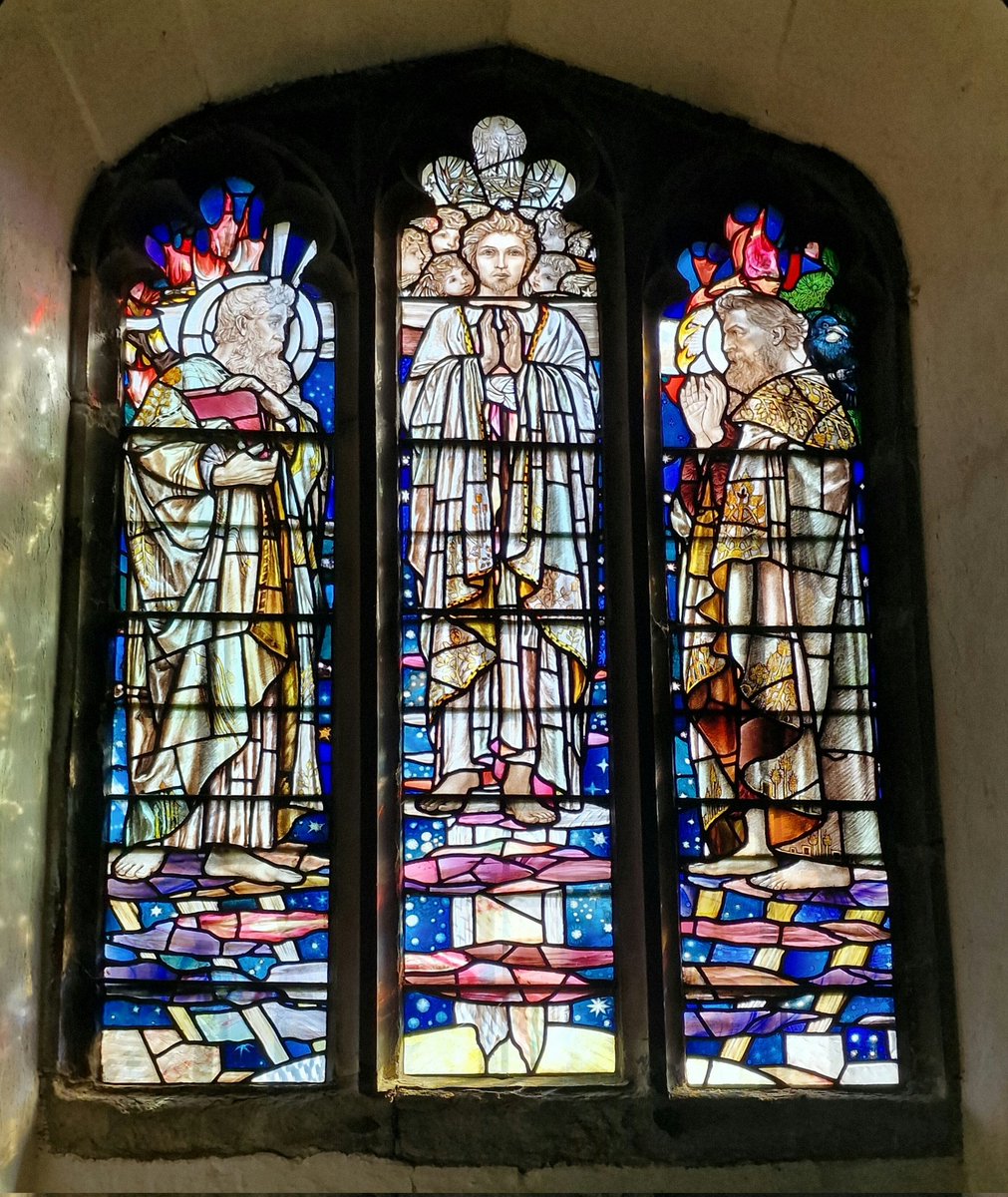 Today's #WindowsOnWednesday #StainedGlassEveryday is this beautiful window - or just the figures? -  designed by Henry Wilson, from 1905, to Sir Mark Wilks Collet, whose features can be seen in Christ, according to the church guide at Kemsing, #Kent. The window was made by Whall.