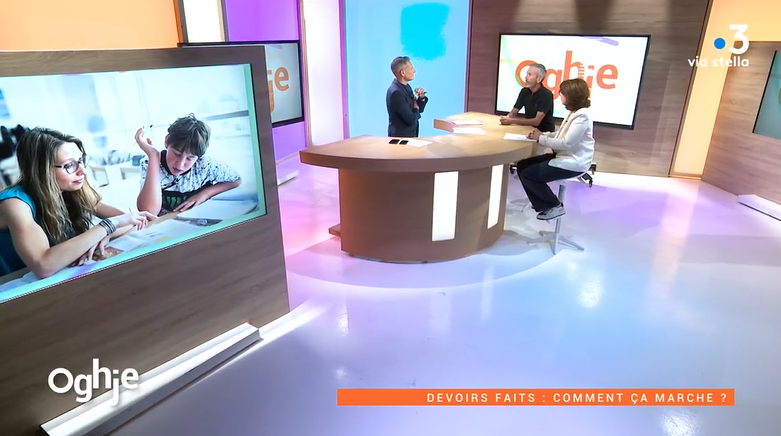 À l'occasion de cette période de rentrée, l'émission #Oghje sur <a href="/FTViaStella/">France 3 Corse</a> s'est intéressée à la question des devoirs. Isabelle Simonpietri, principale du collège Laetitia Bonaparte et Michel Saliou, enseignant ont parlé du dispositif "Devoirs faits"➡️france.tv/france-3/corse…