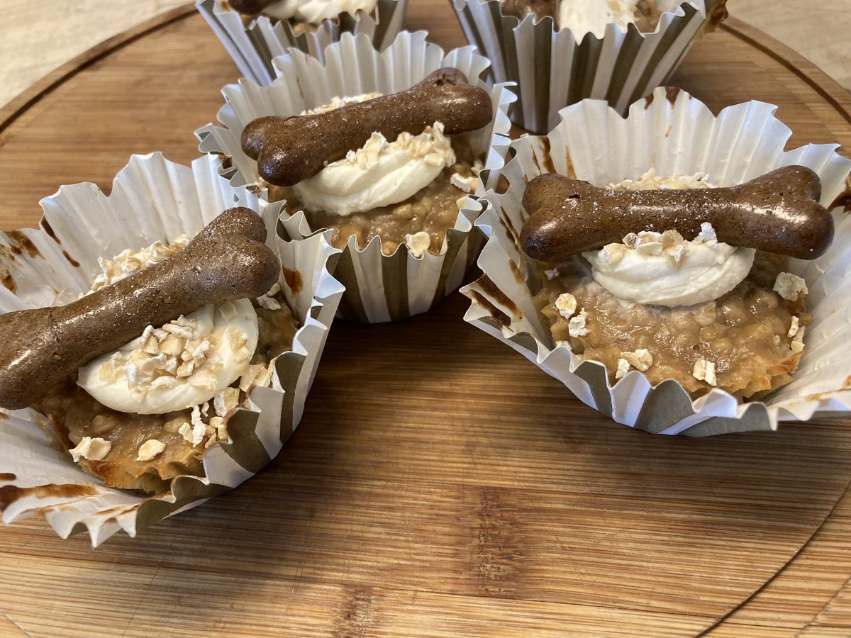 StonebridgeLock's tweet photo. 🐕 🧁s! 
❤️ Our Demi has been cooking up some tasteh treats for the Waterside Cafe pooch punters! What more could a dog want than a post-wild walk snack. 

#DemiBakes @Stephenkeysliv1

 #SecretLocal #StonebridgeLock #TottenhamMarshes https://t.co/UiWr5X1y9k