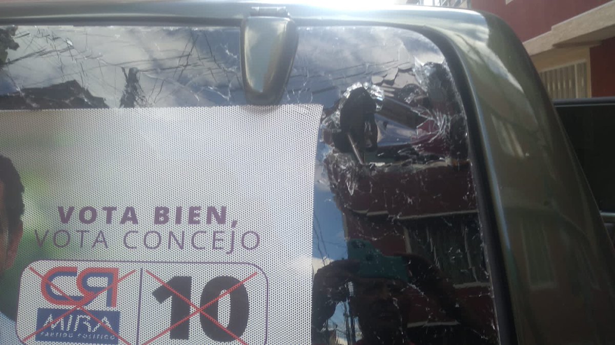 RolandoGonGa's tweet photo. Hace unos minutos mi avanzada en la Localidad de Kennedy fue atacada con piedra. Es una lástima que hoy tengamos que afrontar una campaña violenta y llena de odios. De nuestra parte seguiremos dando lo mejor a la ciudad. Nada nos irá a detener y seremos victoriosos. https://t.co/DzAfvWkjFM