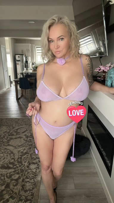 Happy Hump Day 💜 https://t.co/M4lDDm0UdQ<a href="/tag/mommy"class="tags"><span>#mommy</span></a><a href="/tag/redvelvet"class="tags"><span>#redvelvet</span></a><a href="/tag/onlyfansbabe"class="tags"><span>#onlyfansbabe</span></a><a href="/tag/feetcontent"class="tags"><span>#feetcontent</span></a>