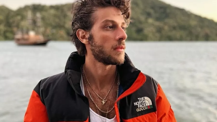 UOLNoticias's tweet photo. Homem é preso na Bahia ao se passar por Chay Suede para fraudar banco

➡️ Ele tentava desbloquear o acesso ao aplicativo do Banco Regional de Brasília em nome do ator quando foi flagrado e preso https://t.co/HlUTeNZl8f