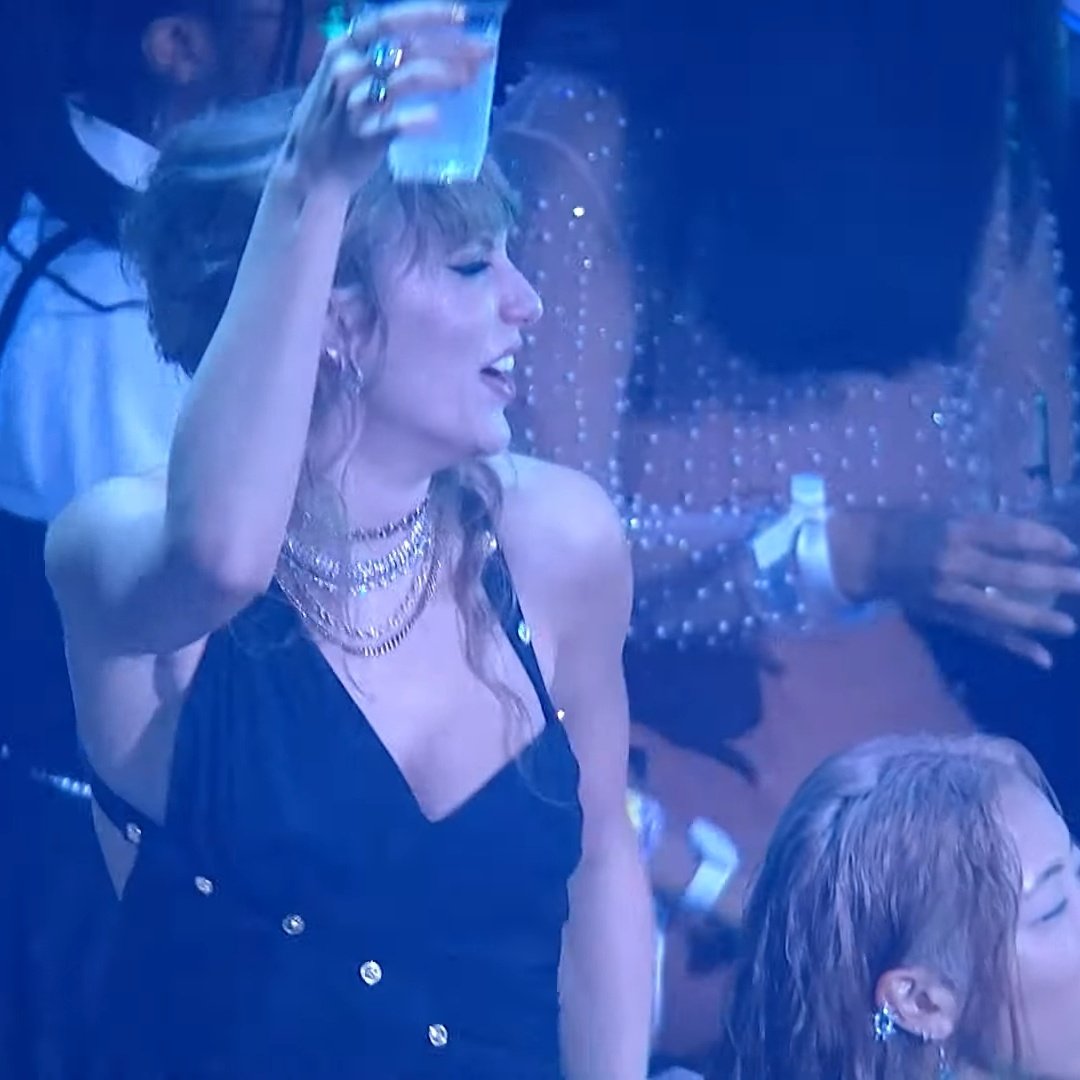 dear_reader0's tweet photo. 🪩 A noite dos VMA's 2023, Taylor's Version.

– A Therad que eu precisava fazer. https://t.co/tpBlXMrcux
