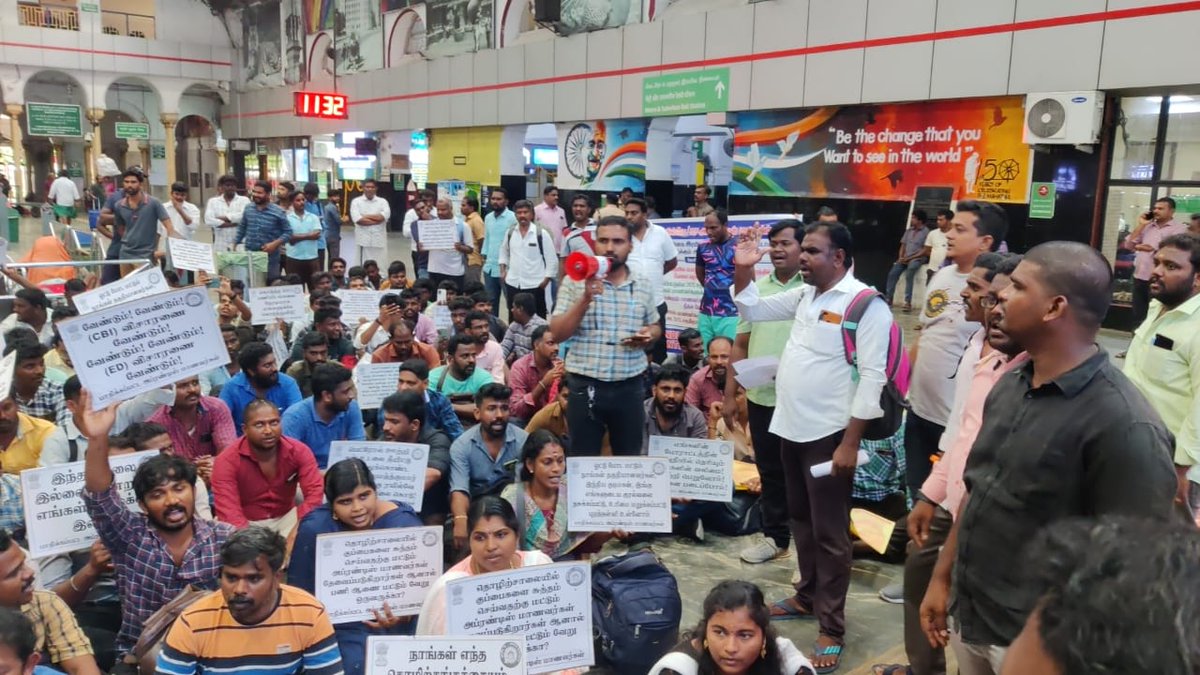 मोदी सरकार शर्म करो रेल अप्रेंटिस की सुनने वाला कोई नही और खुद को विश्व गुरु बताने वाले सबसे पहले अपने देश में बेरोजगारों की स्थिति को समझे जल्दी सभी अप्रेंटिस का समायोजन रेलवे मे करे।
#CCAA
#NoJobe_NoVote
<a href="/AmitShah/">Amit Shah</a> 
<a href="/AshwiniVaishnaw/">Ashwini Vaishnaw</a> 
<a href="/ANI/">ANI</a>
<a href="/g20org/">G20 United States</a>
<a href="/PMOIndia/">PMO India</a>
<a href="/BJP4India/">BJP</a> 
<a href="/PTI_News/">Press Trust of India</a>