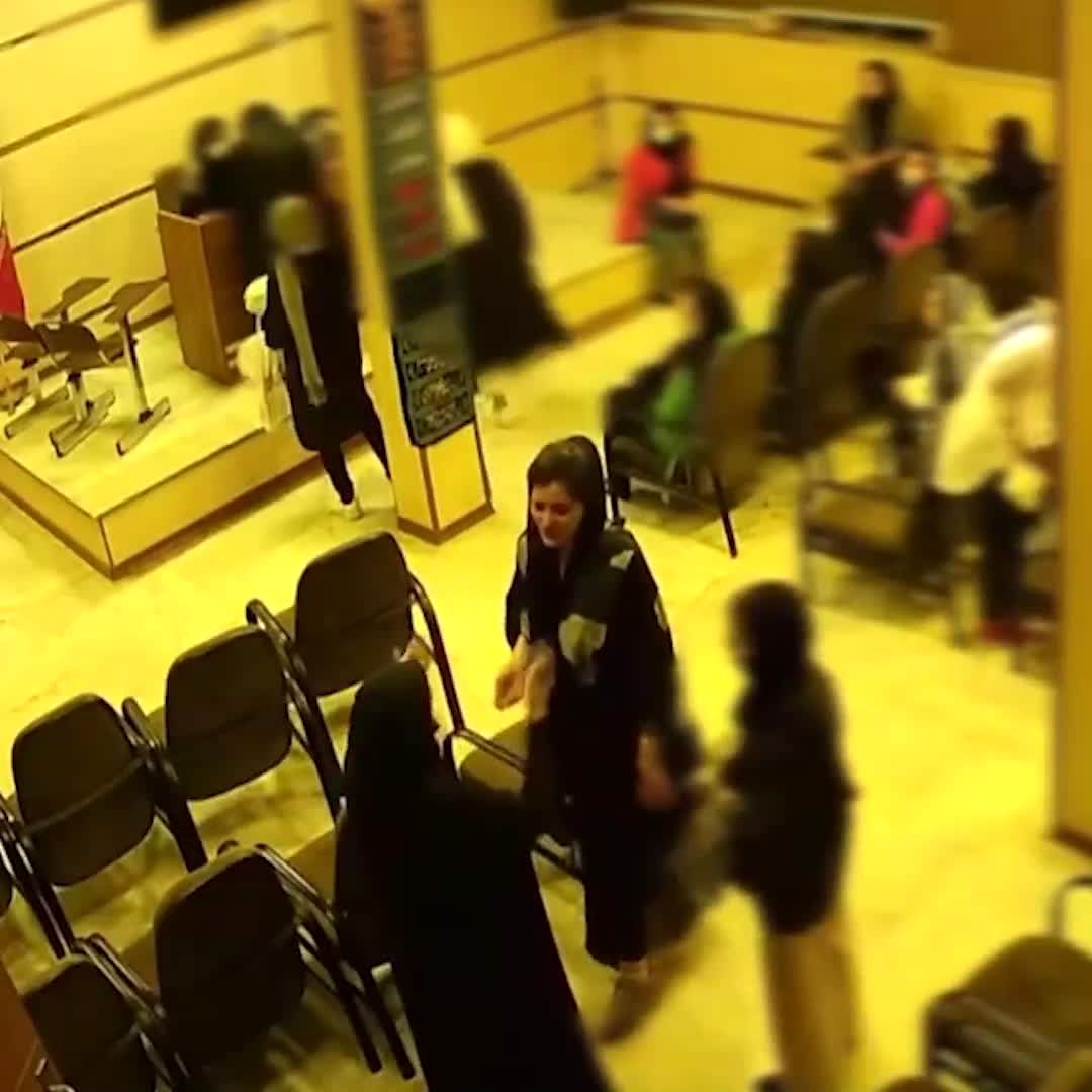 myfootkin's tweet photo. همه چیز از اینجا شروع شد.
 یک سال پیش امروز در این ساعات مهسا ر گرفتن و کتک زدند تا کشتنش.
ما هنوز از خون ندا آقا سلطان نگذشتیم چطور از مهسا و نیکا و ساریناها بگذریم؟
۲۵ شهریور هرجای جهان باشیم باید به خیابان بیاییم.
#مهسا_امينی‌‌ 
#زن‌_زندگی_آزادی 
#سالگرد_مهسا https://t.co/nBLPhpuuFR