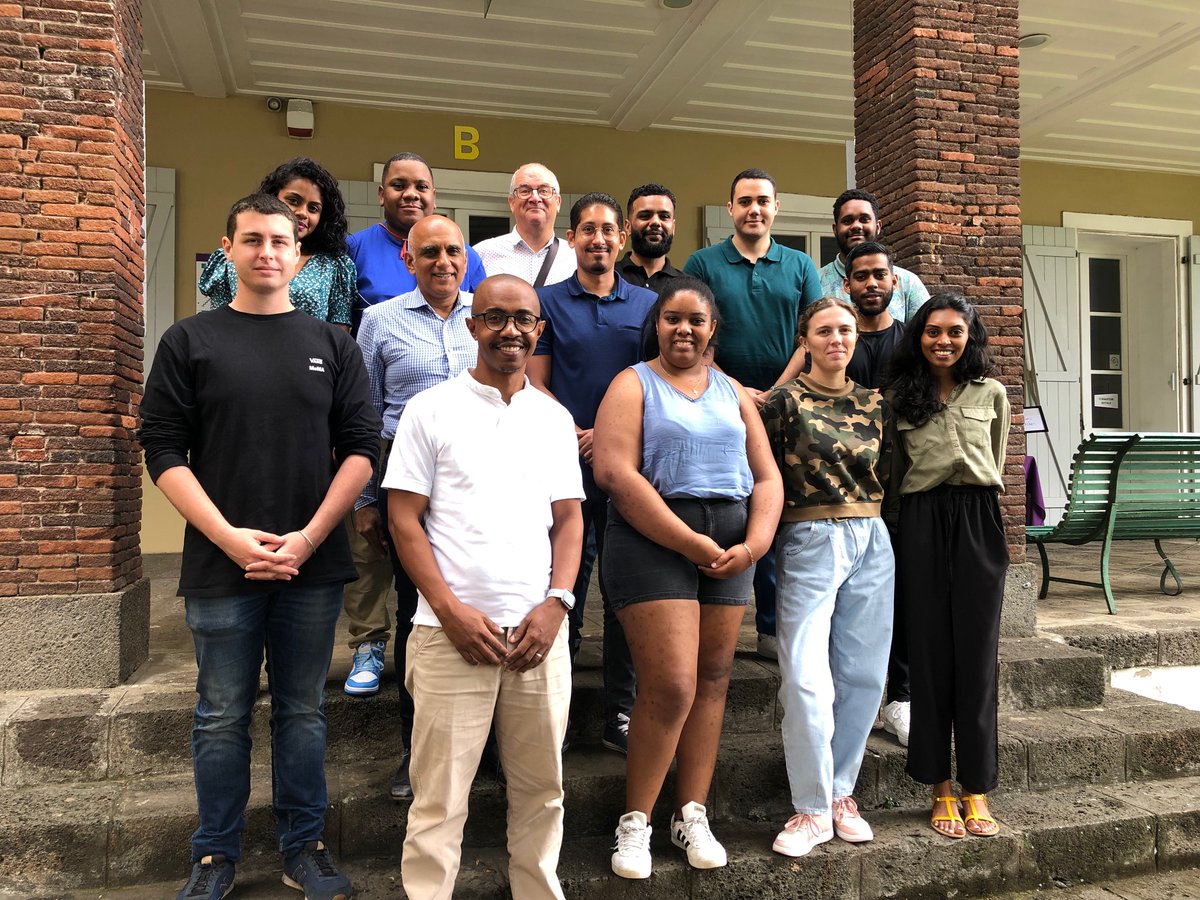 La rentrée continue à l'IAE Réunion ! 🌟 
Ce matin marquait le début de l'année pour les étudiants en M2 CCA en alternance. Ils ont été accueillis par leur responsable Jean-Marc Duhé. Bienvenue à vous et excellente année universitaire !