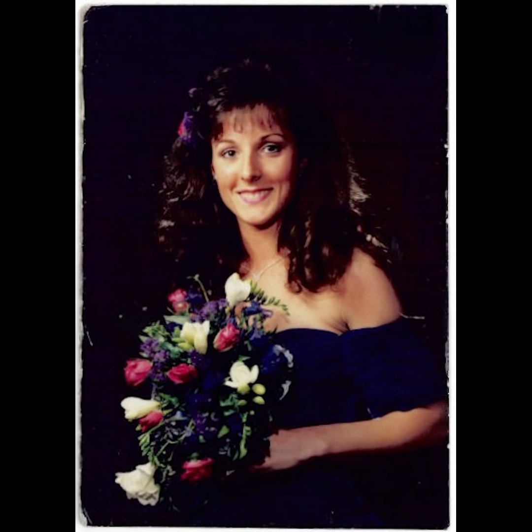 thedeckpodcast_'s tweet photo. Twenty-seven-year-old Susan, better known as Su, was the kind of woman people would describe as a ray of sunshine. But late one night in 1992, Su’s brightness was suddenly &amp; brutally put out. 
Listen now: https://t.co/XZbVKC4BHl https://t.co/LZEZqqXGXc