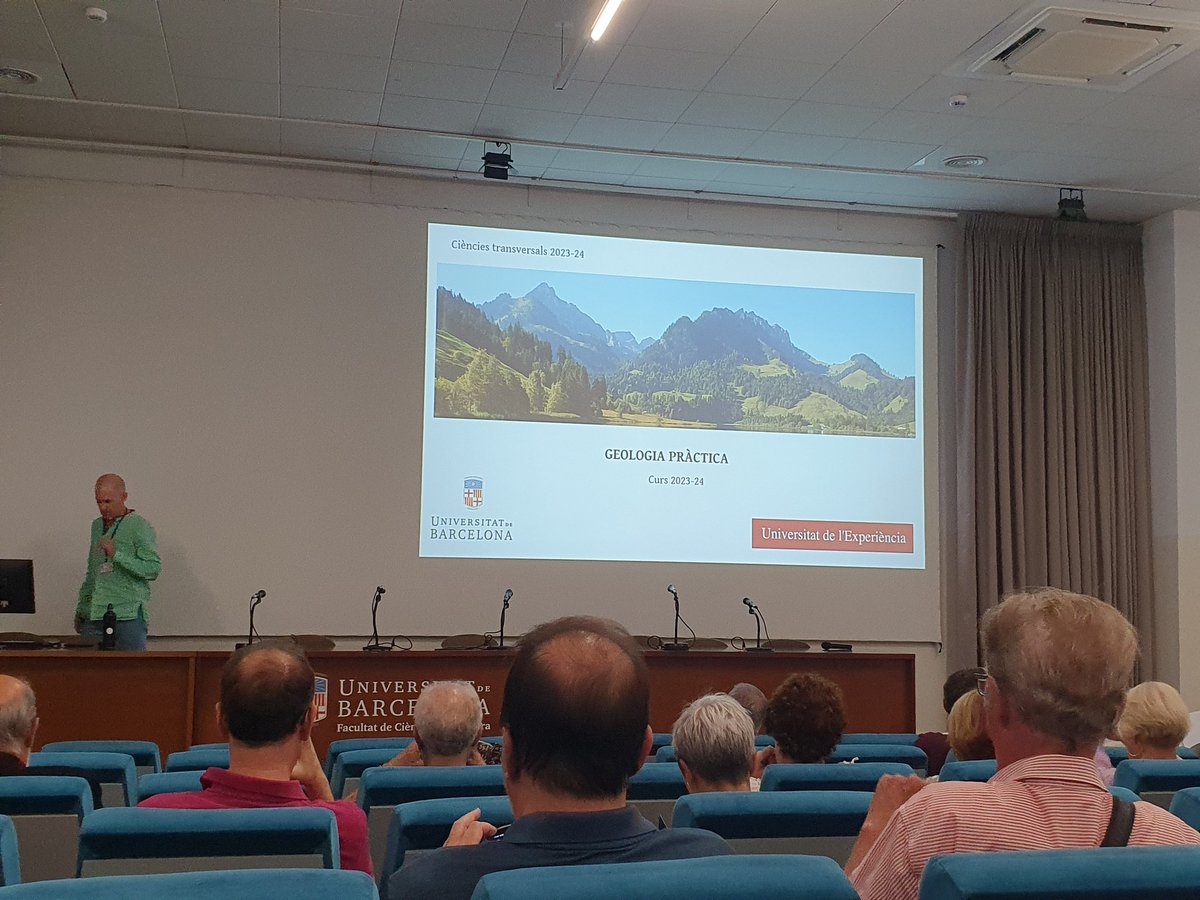 Starting our initial session of the Geology course for seniors at Barcelona University #universitatbarcelona
