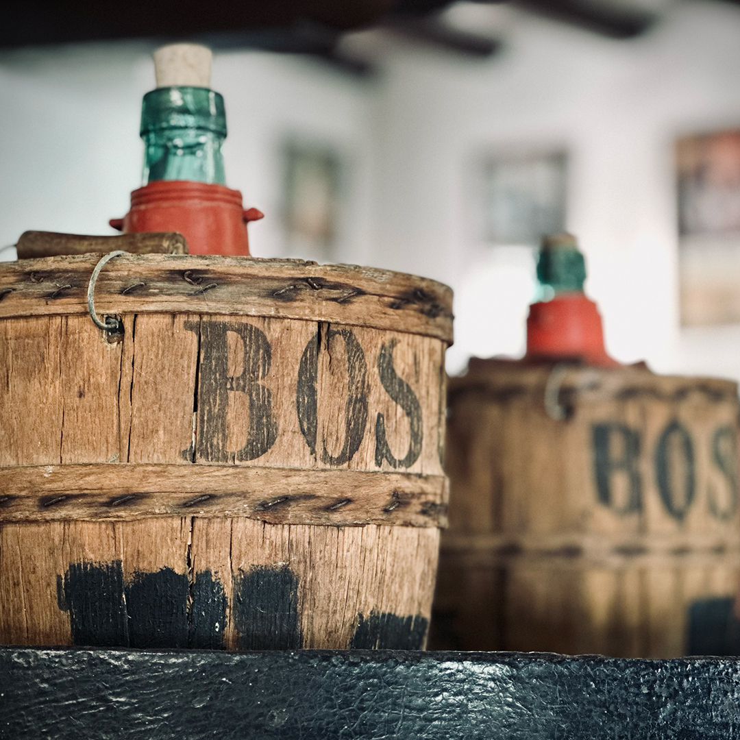 ratafiabosch's tweet photo. Cada racó de la nostra destil·leria explica una part de la nostra història i passió per la creació de ratafia artesanal.

#RatafiaBosch #Ratafia #desdesempre #xarrup #qualitat #ratafiacadadia #SantQuirzedeBesora https://t.co/6mKTSP9d53